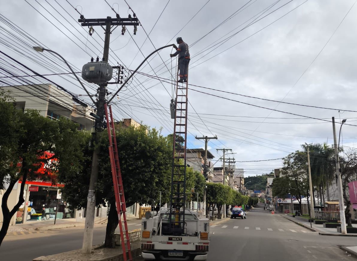 Imagem da notícia: Secretaria de Serviços Públicos intensifica ações de saneamento e iluminação pública em Barra de São Francisco